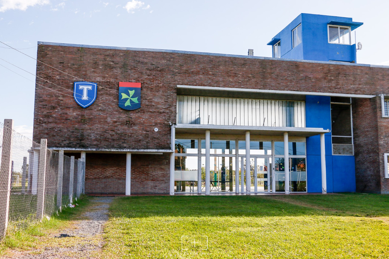 Edificio del Colegio Tesla